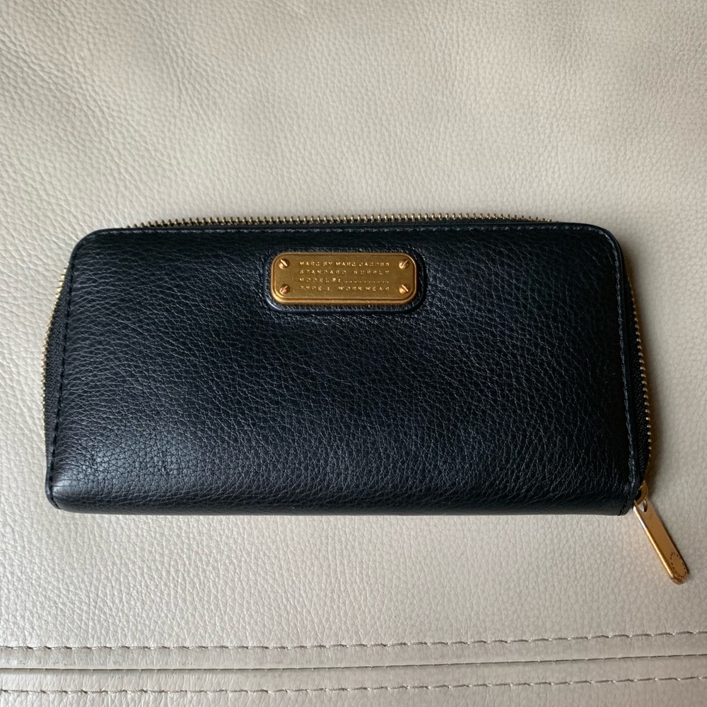 MARC BY MARC JACOBS New Q - Vertical Zippy Wallet